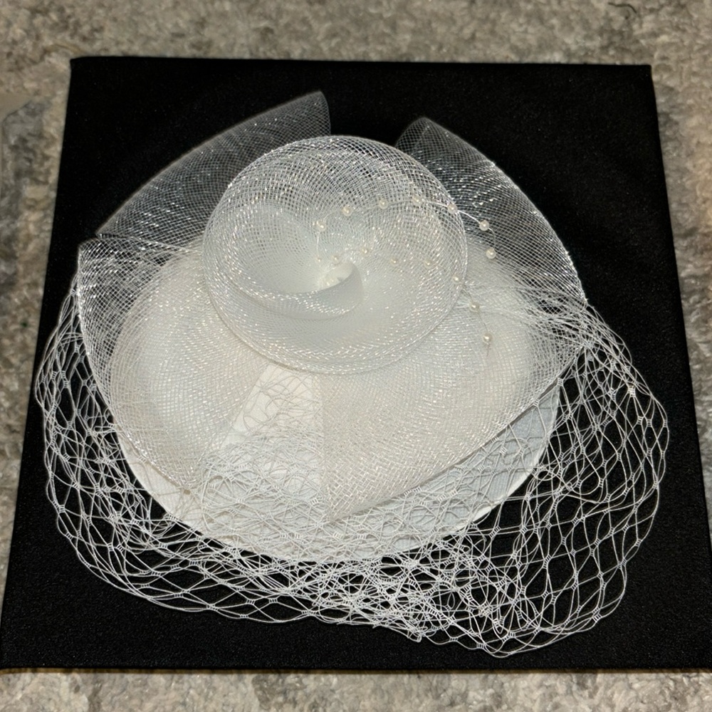 Party hat Teacup party white hat and gloves not used